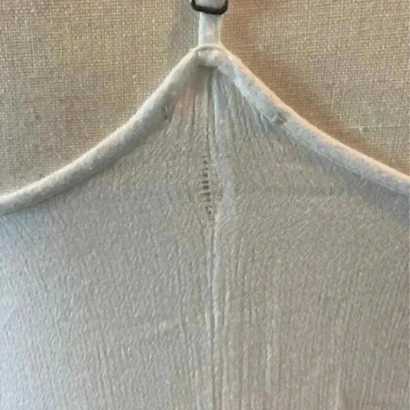 ⭐️ White hollister tank top - Picture 3 of 4